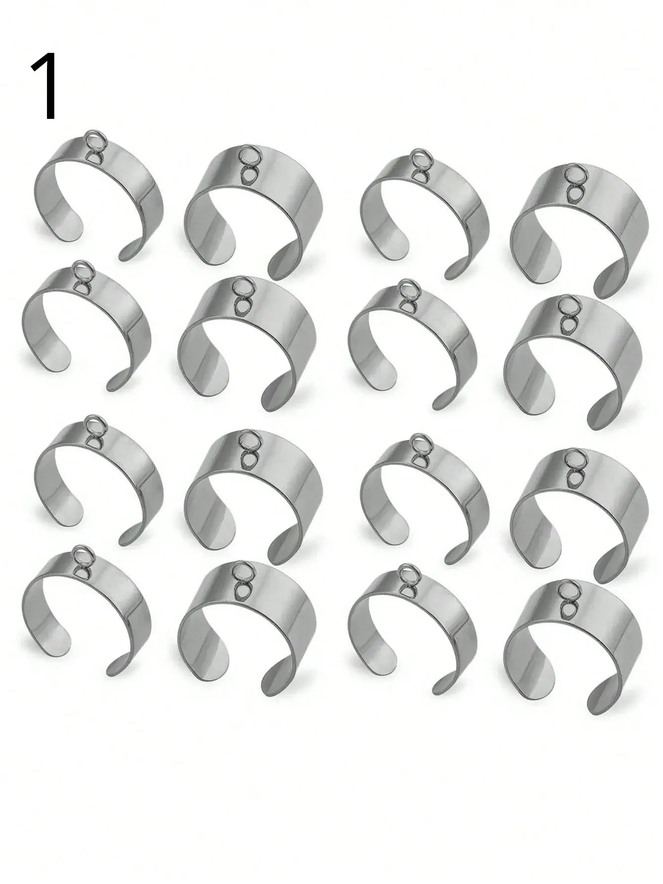 Bague a personnaliser: collection of customizable silver rings displayed together.